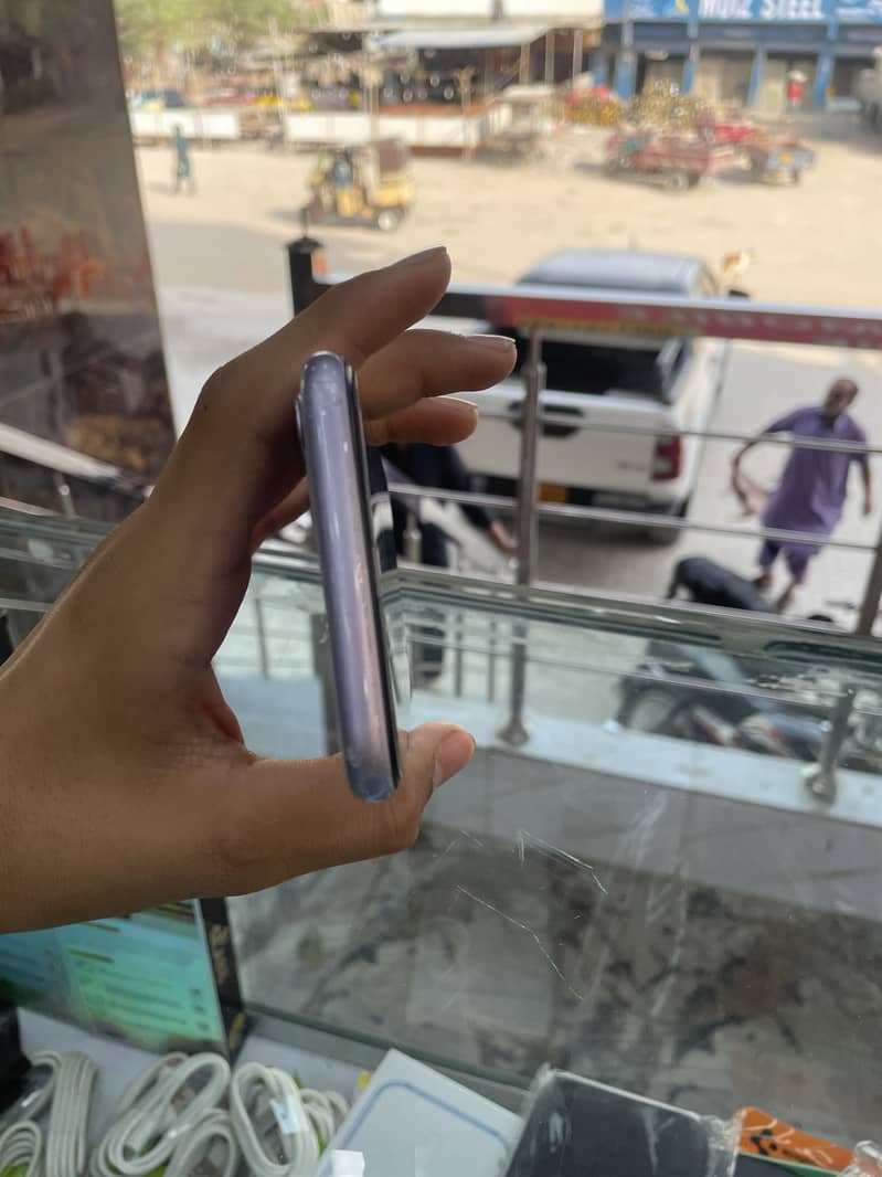 Apple iPhone 11 3