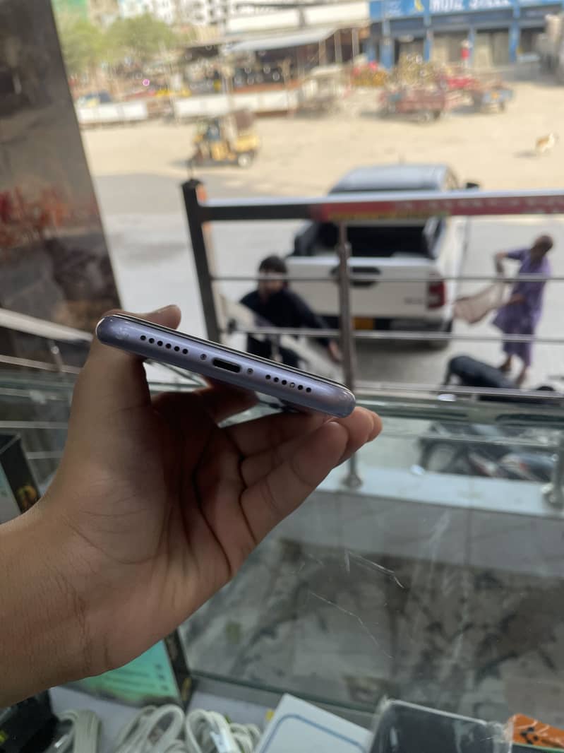 Apple iPhone 11 6