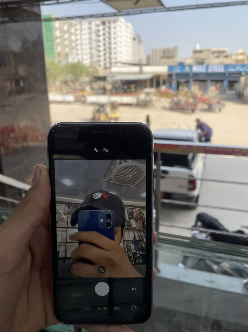 Apple iPhone 11 7