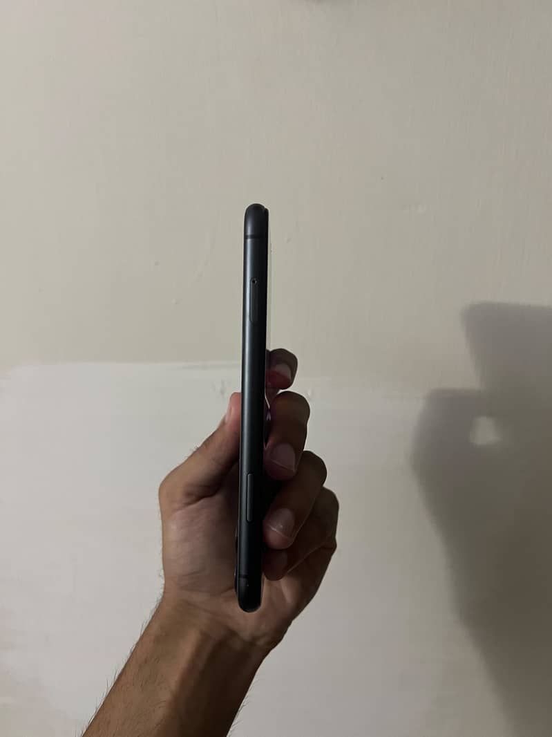 Apple iPhone 11 3