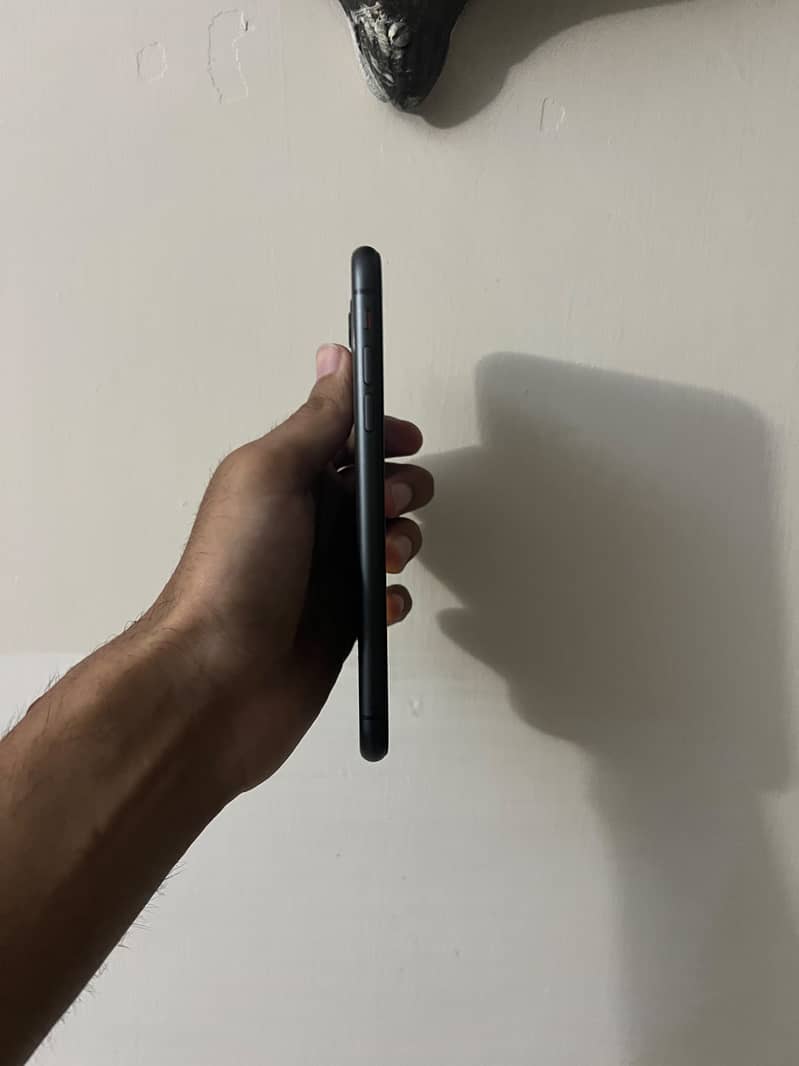 Apple iPhone 11 4