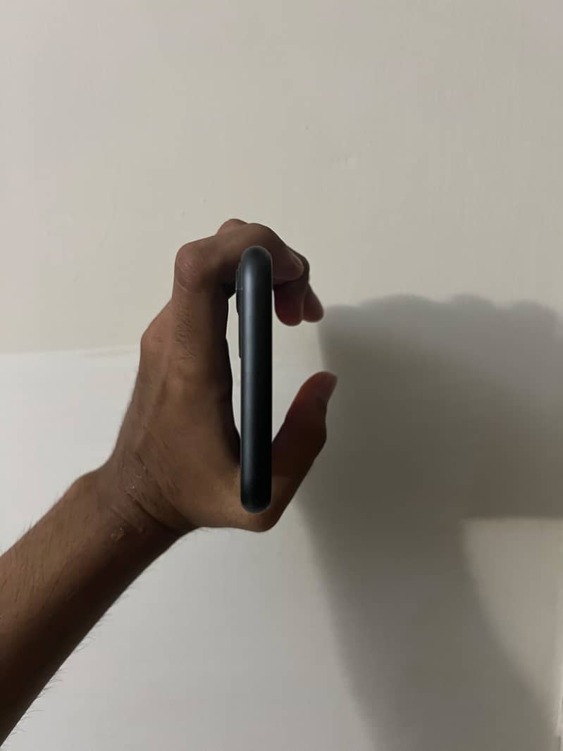 Apple iPhone 11 7