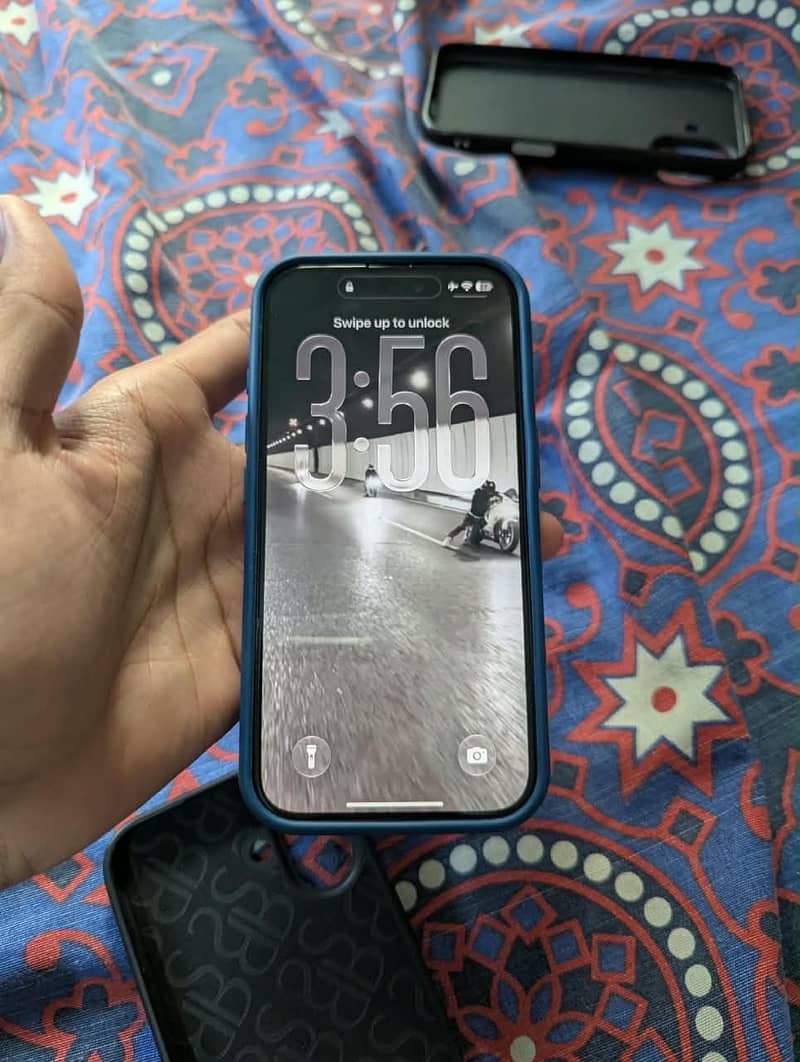 Apple iPhone 16 2
