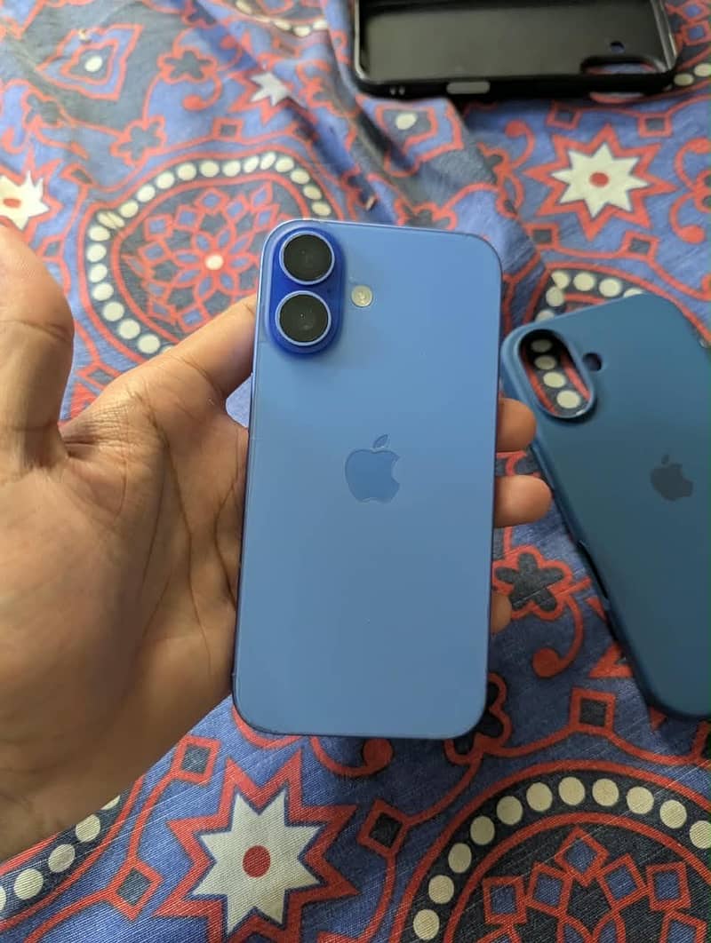 Apple iPhone 16 0