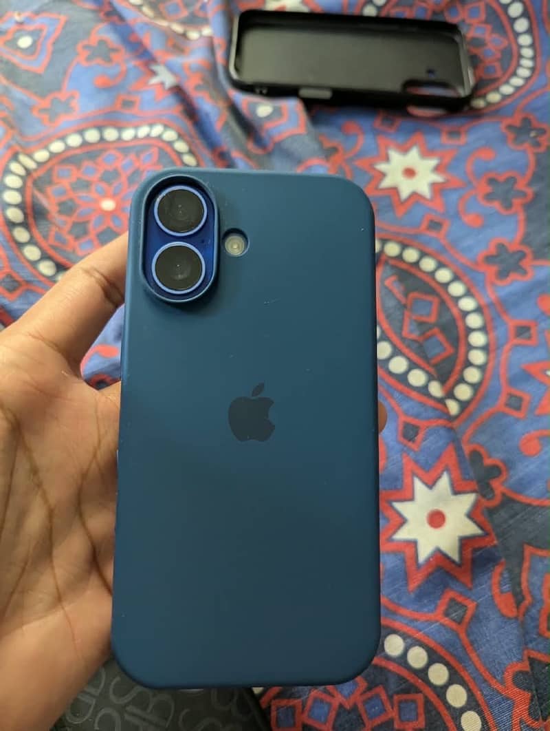 Apple iPhone 16 5