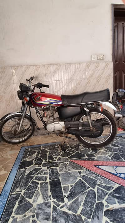 Honda CG 125 2017 Red Color