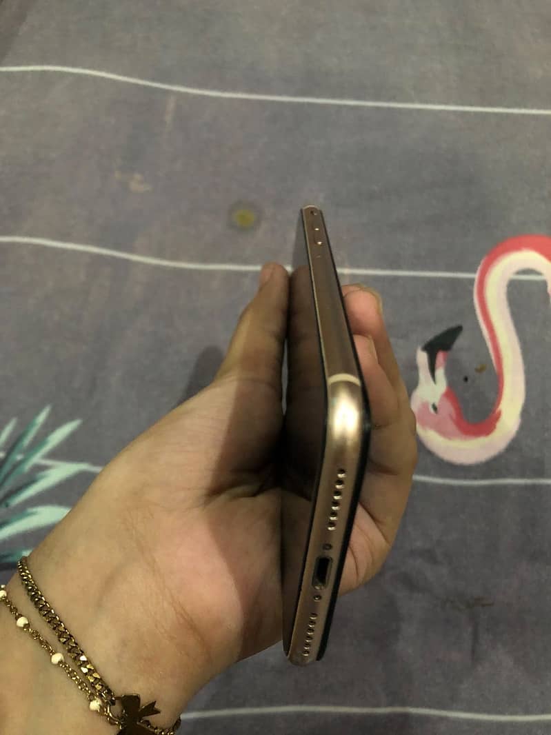 Apple iPhone 8 3