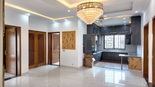 Luxury Furnished 10 Marla HOUSE Available For Rent In Bahria Town Lahore