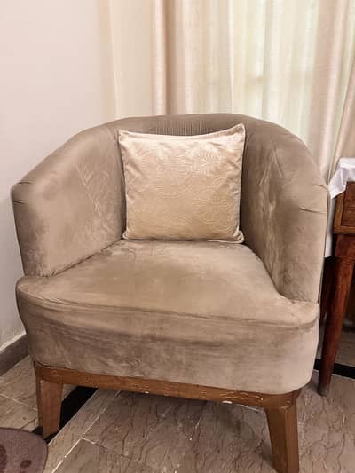 Bedroom sofa / chairs 2 seater with coffee table