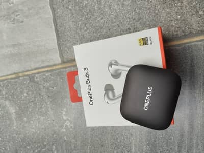 Oneplus buds 3  10/10 condition. just a few times used