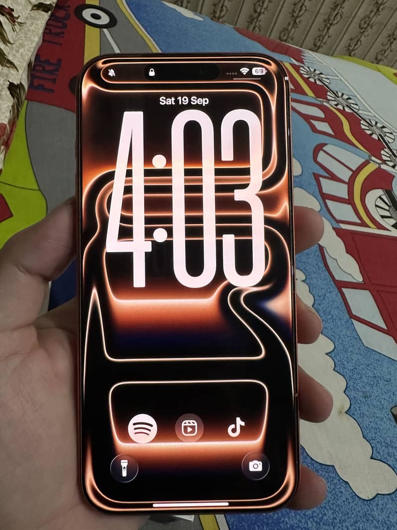 Apple iPhone 17 Pro Max 4