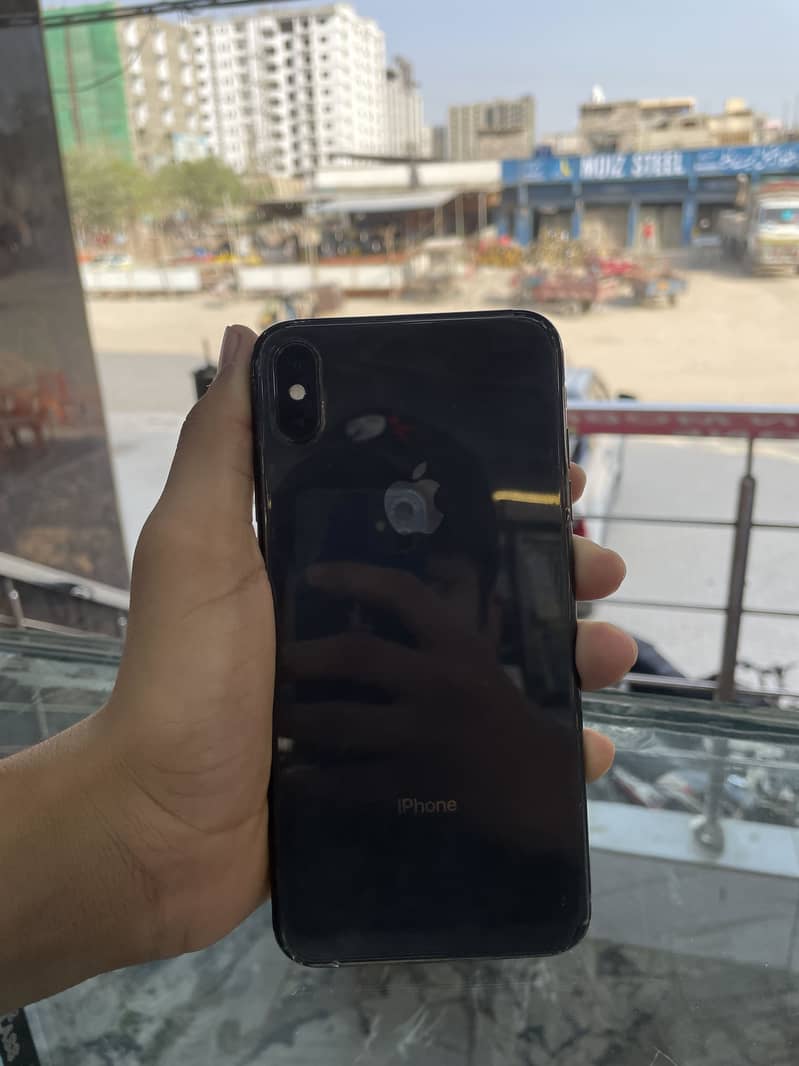 Apple iPhone XS Max 1