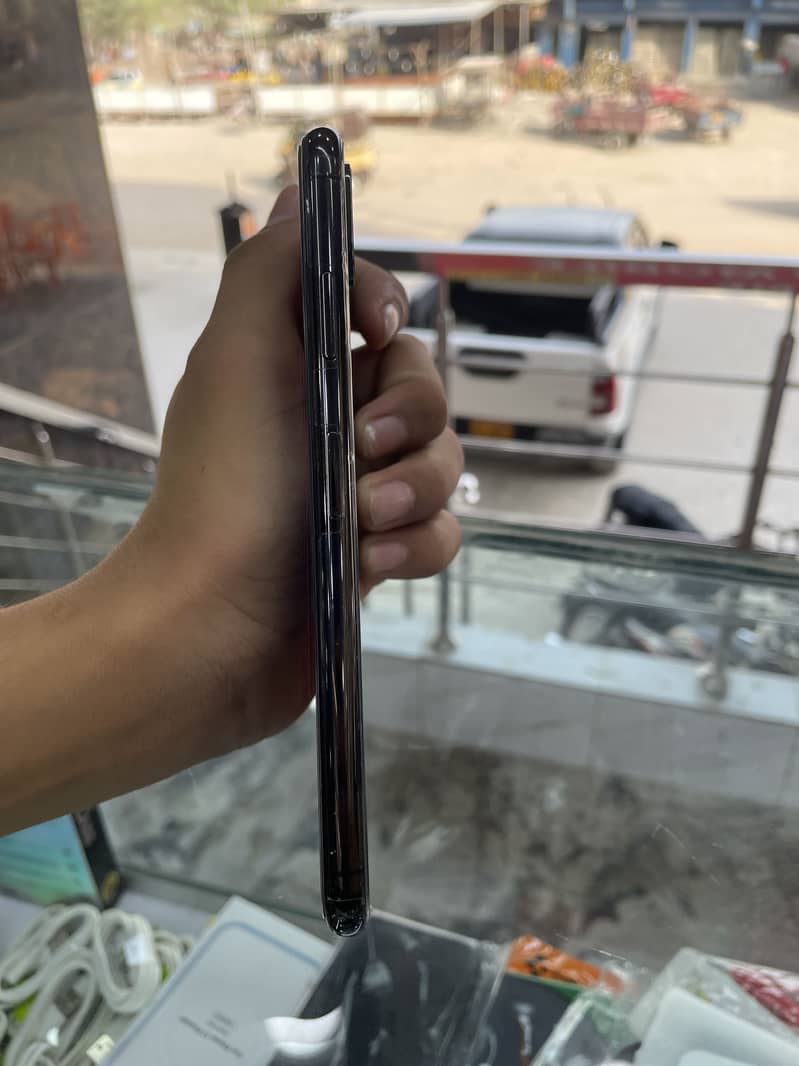 Apple iPhone XS Max 2