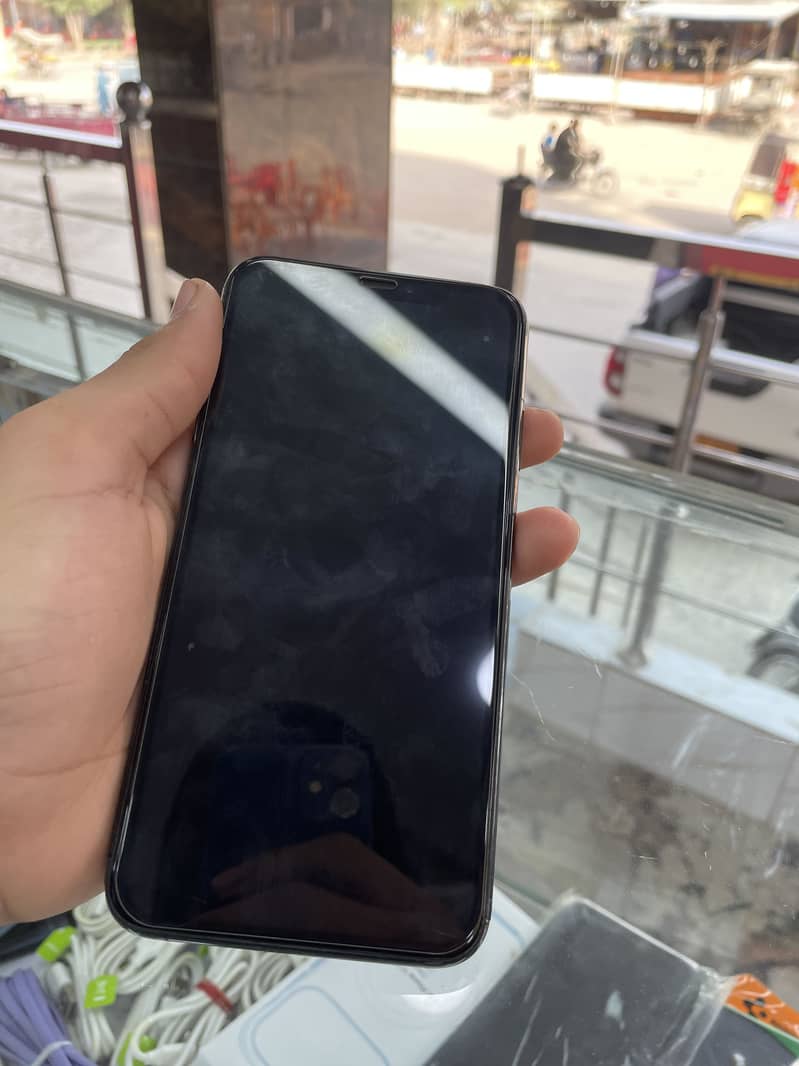 Apple iPhone XS Max 3