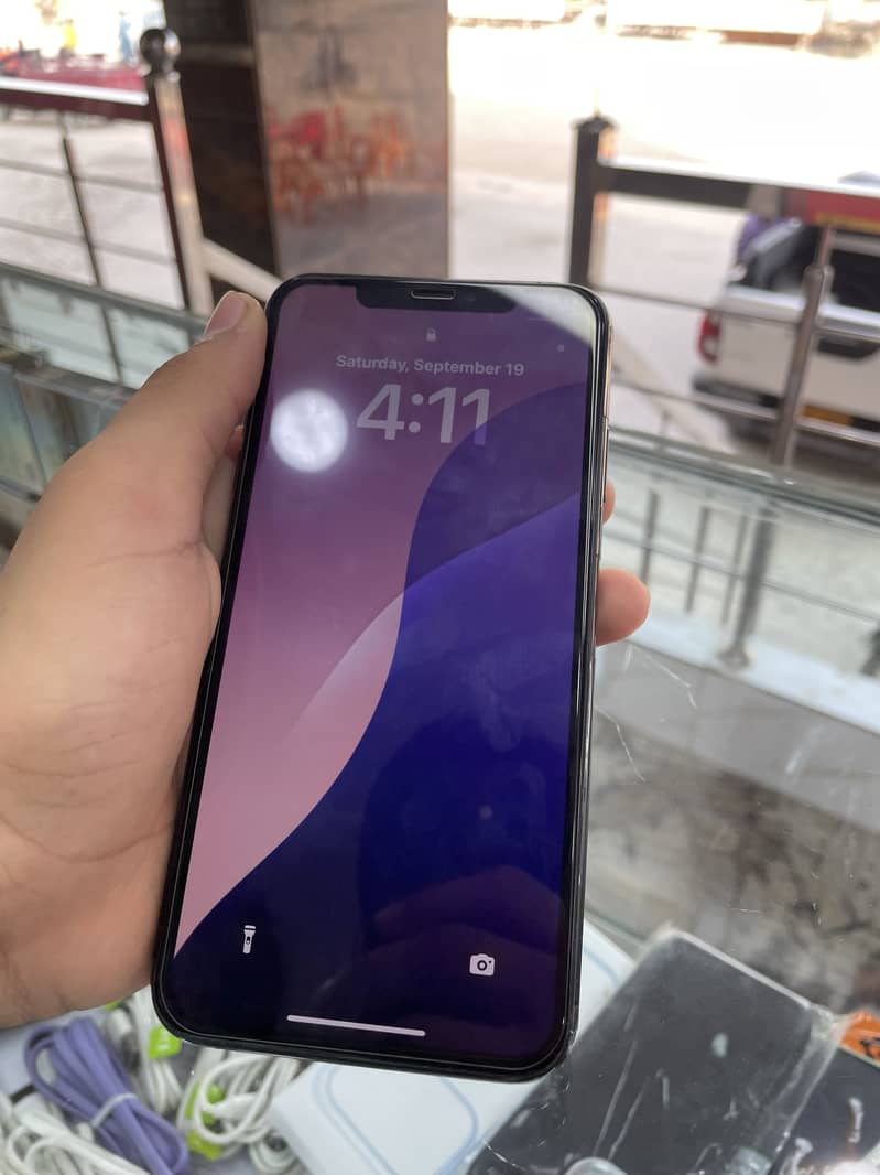 Apple iPhone XS Max 5