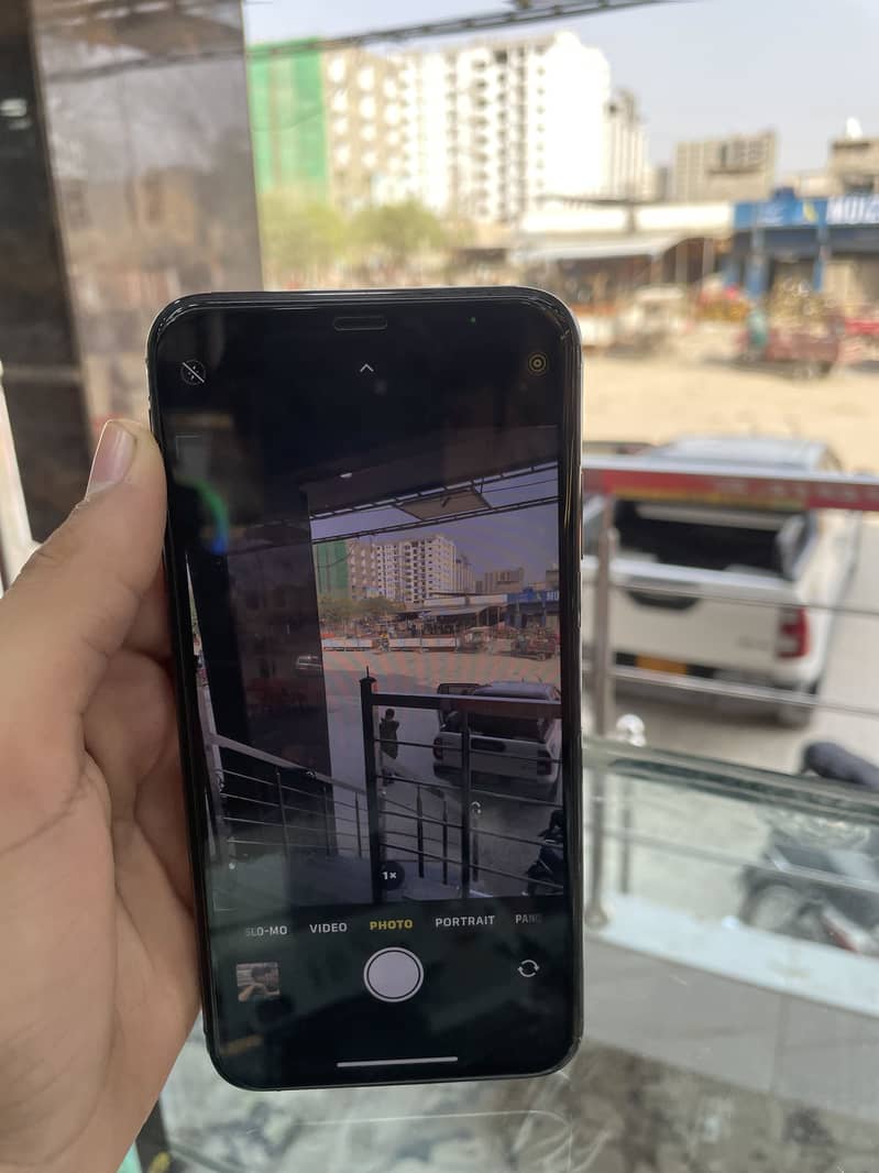 Apple iPhone XS Max 11