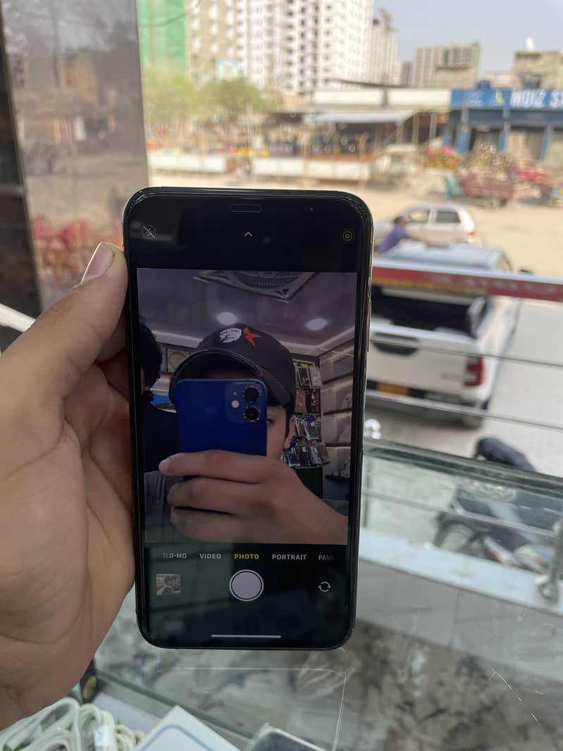 Apple iPhone XS Max 12