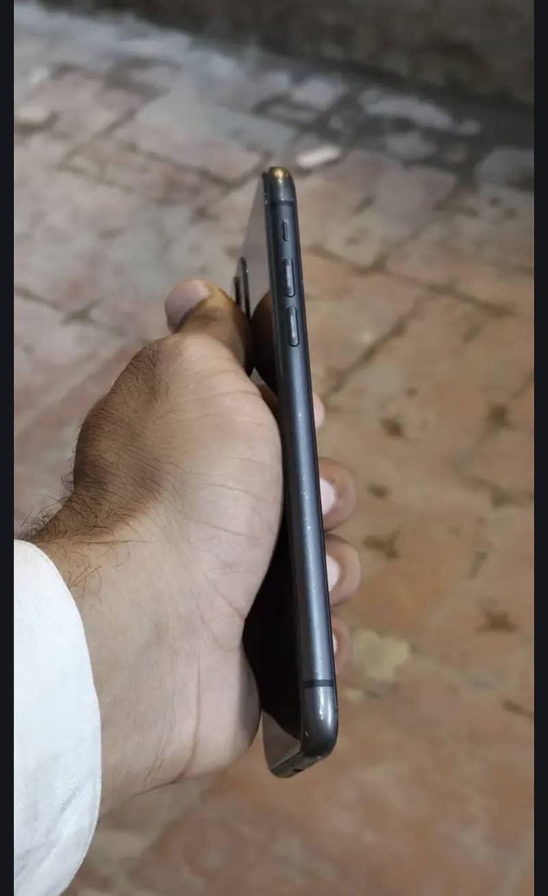 Apple iPhone 11 0