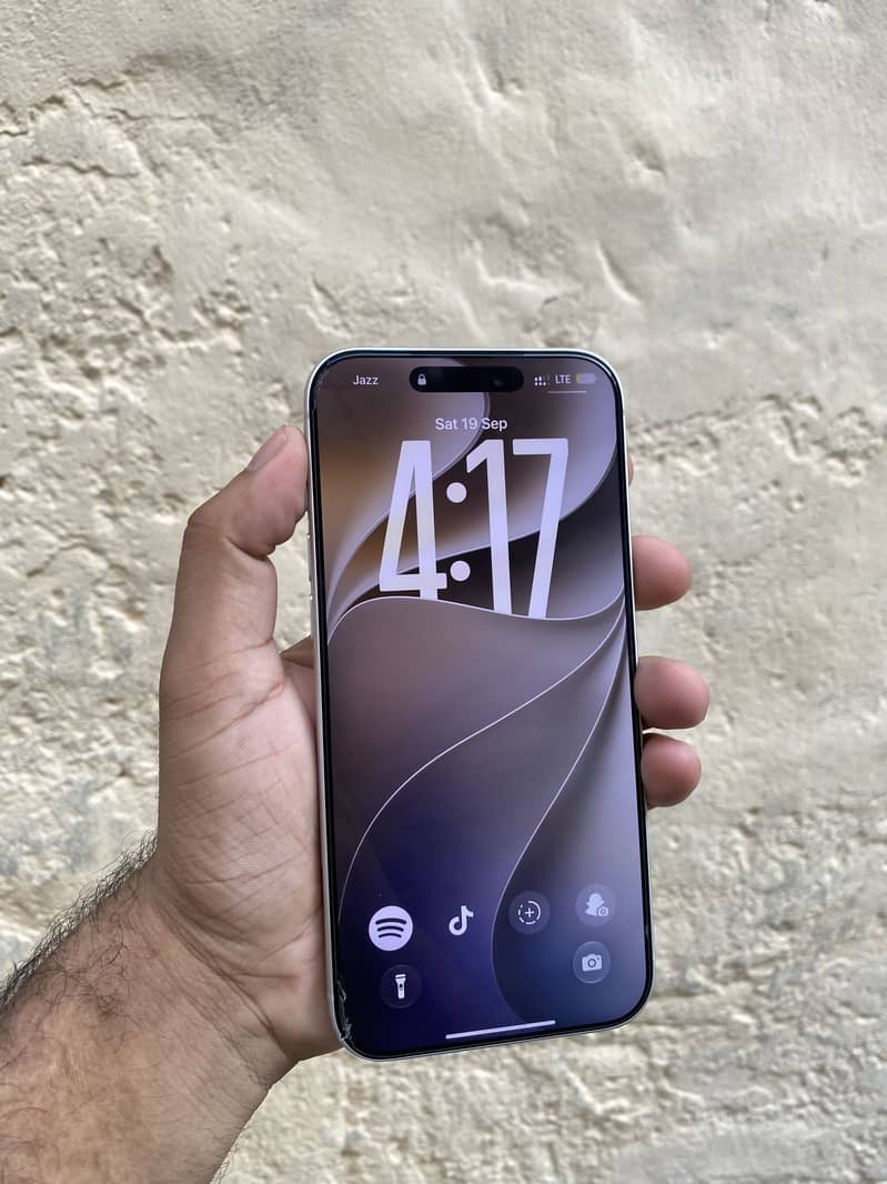 Apple iPhone 17 Pro Max 2
