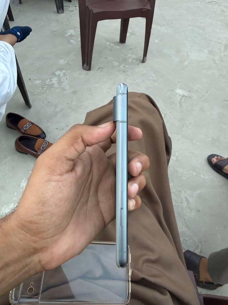Google Pixel 8 4