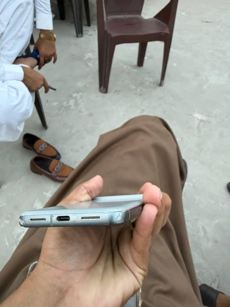 Google Pixel 8 6
