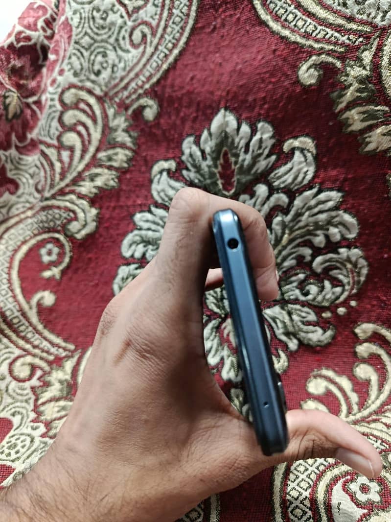 Sharp Aqous Zero 5g Basic ( one month sim time available) 4