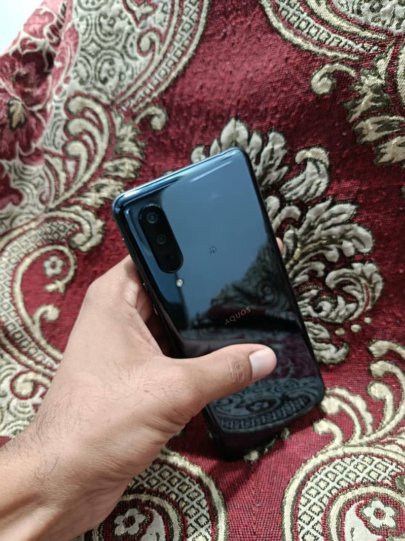 Sharp Aqous Zero 5g Basic ( one month sim time available) 6