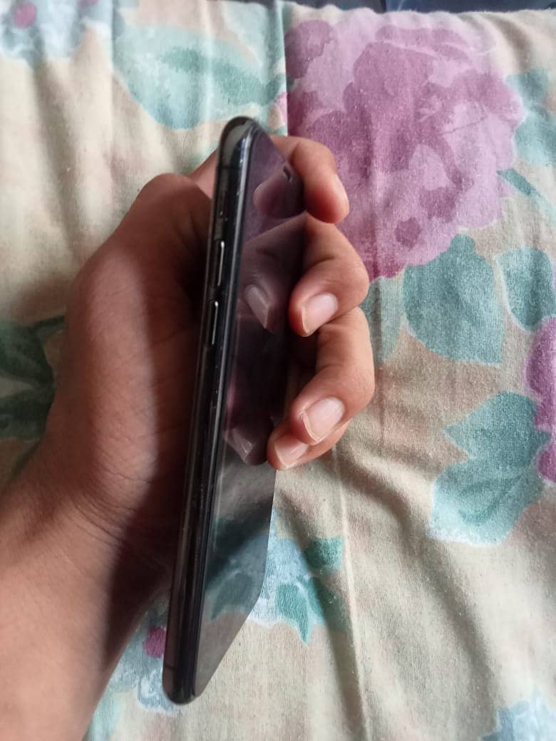 Apple iPhone X 3
