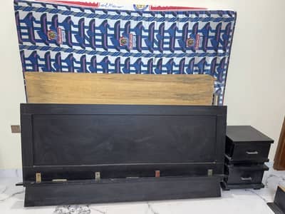 Complete bed set King size with mattress,Dressing table and side table
