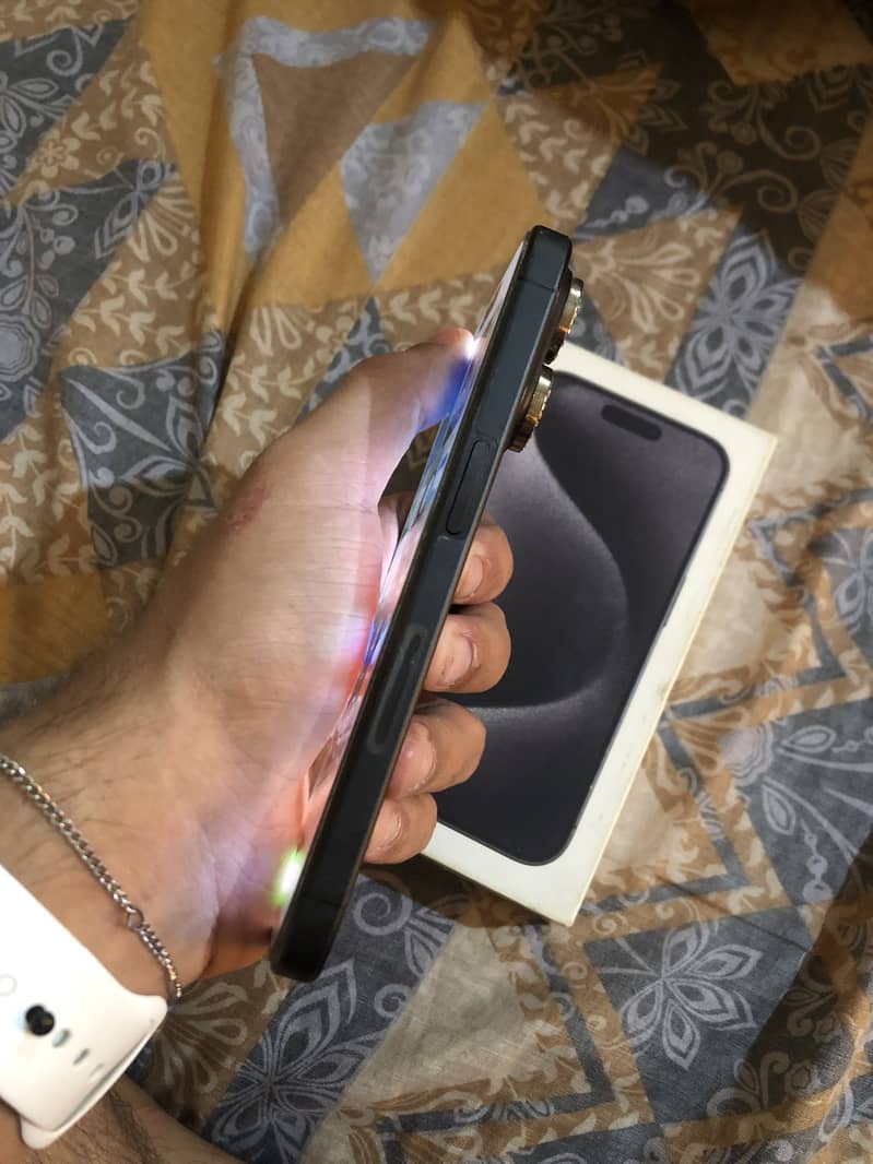 Apple iPhone 15 Pro 2