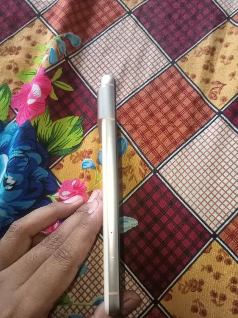 Google Pixel 8 4