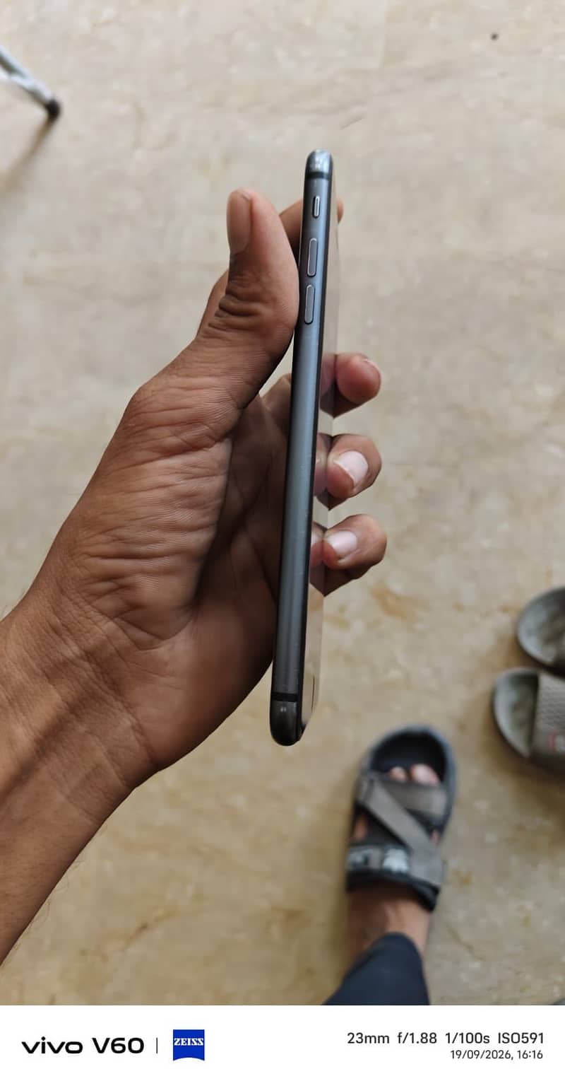 Apple iPhone 8 Plus 1