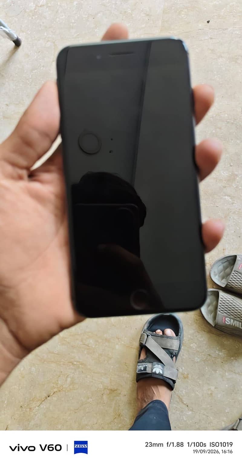 Apple iPhone 8 Plus 4