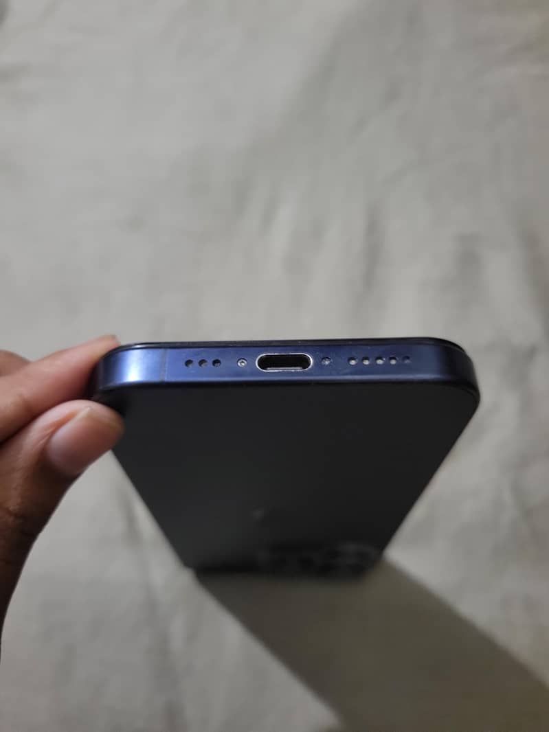 iPhone 15 Pro 4