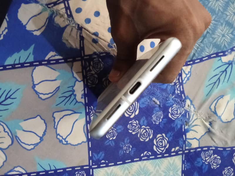 Google Pixel 7 4