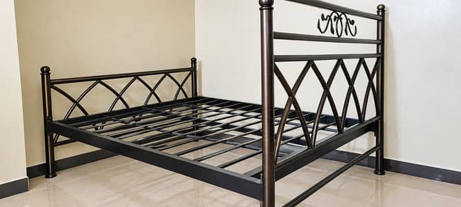 King Size Bed 6 x 6.5 feet