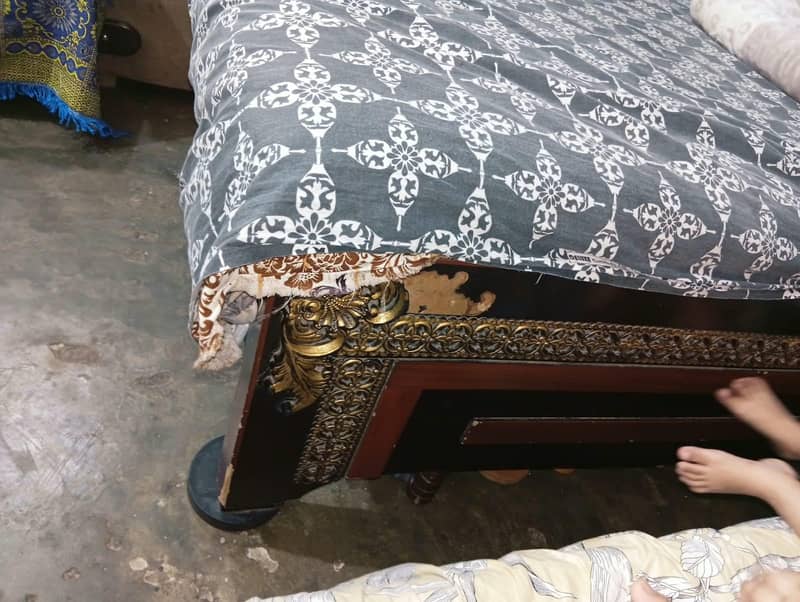 King Bed / Double Bed 4