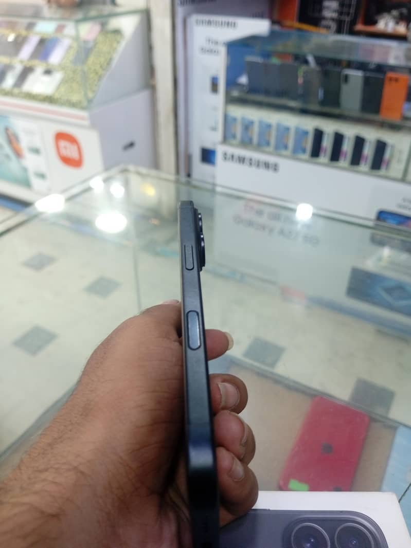 Apple iPhone 16 2