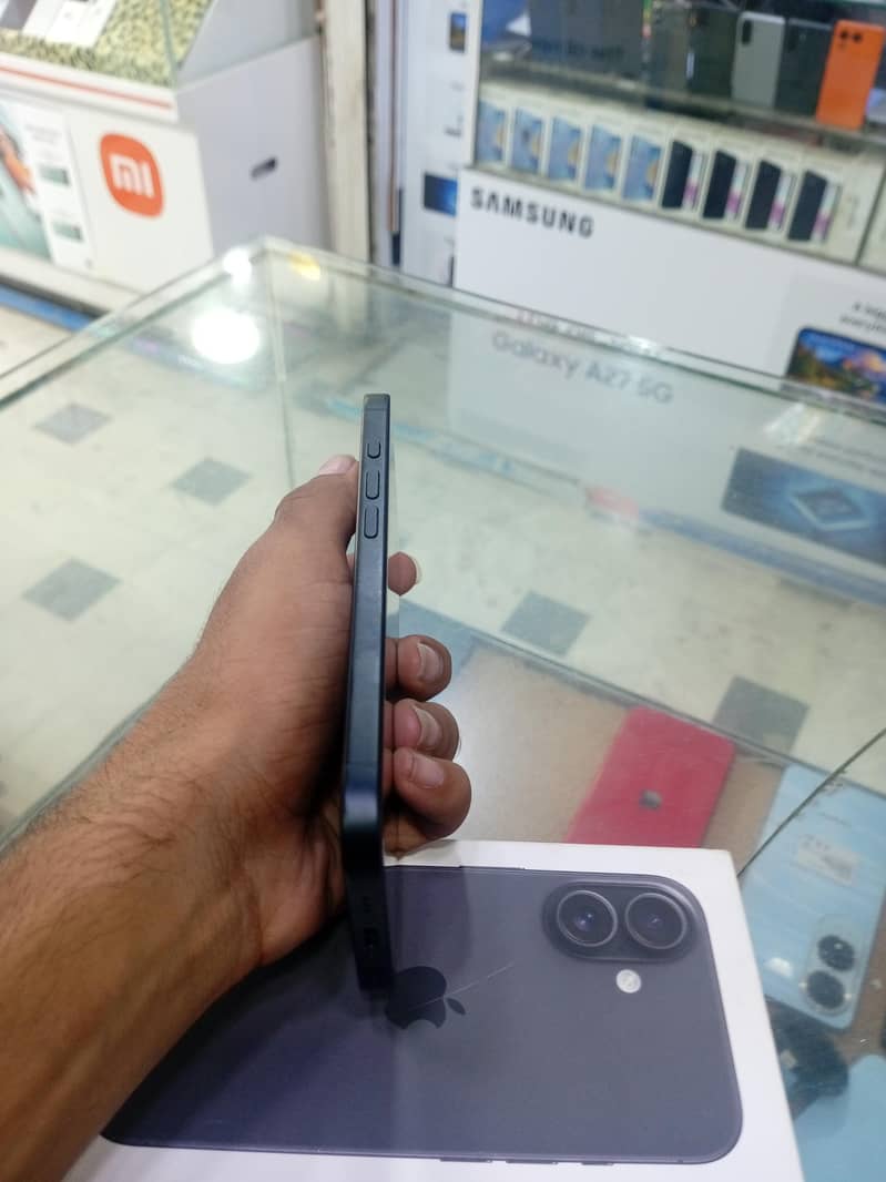 Apple iPhone 16 3