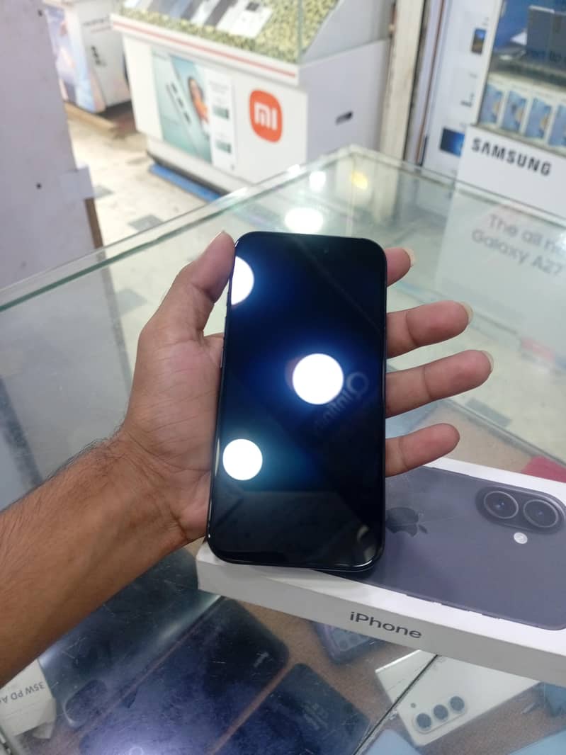 Apple iPhone 16 4