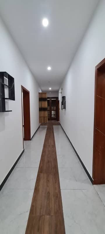 1 kanal House available for Rent