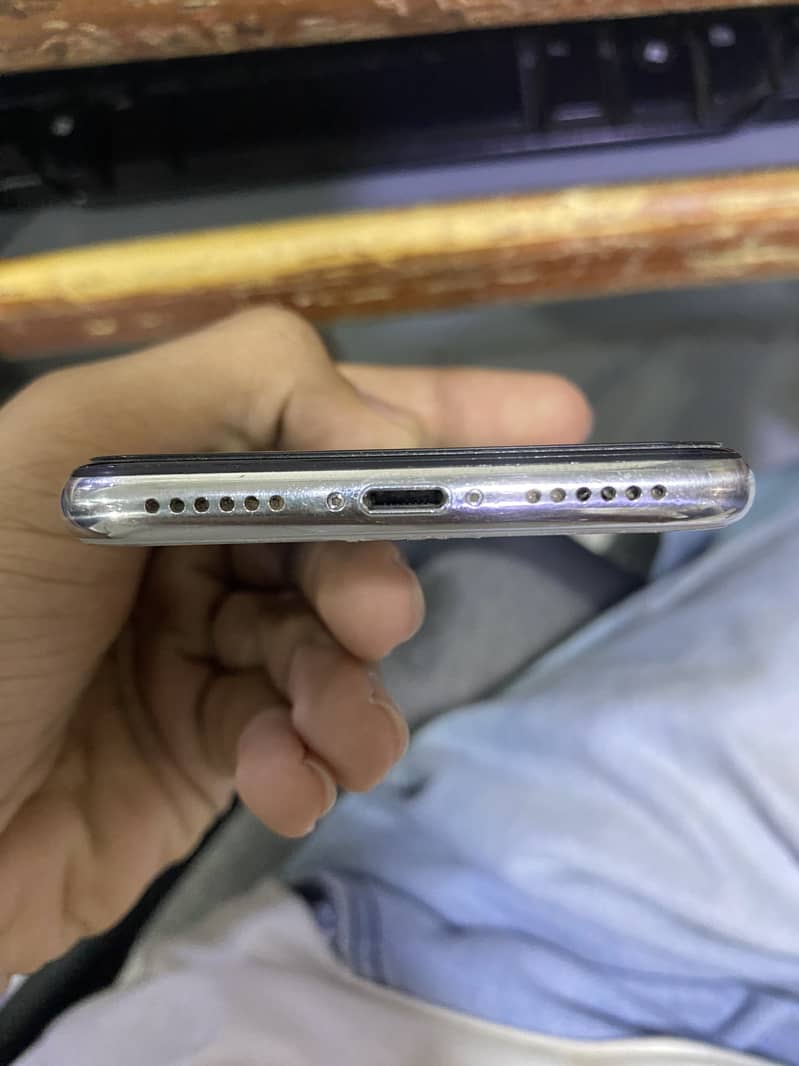 Apple iPhone X 3