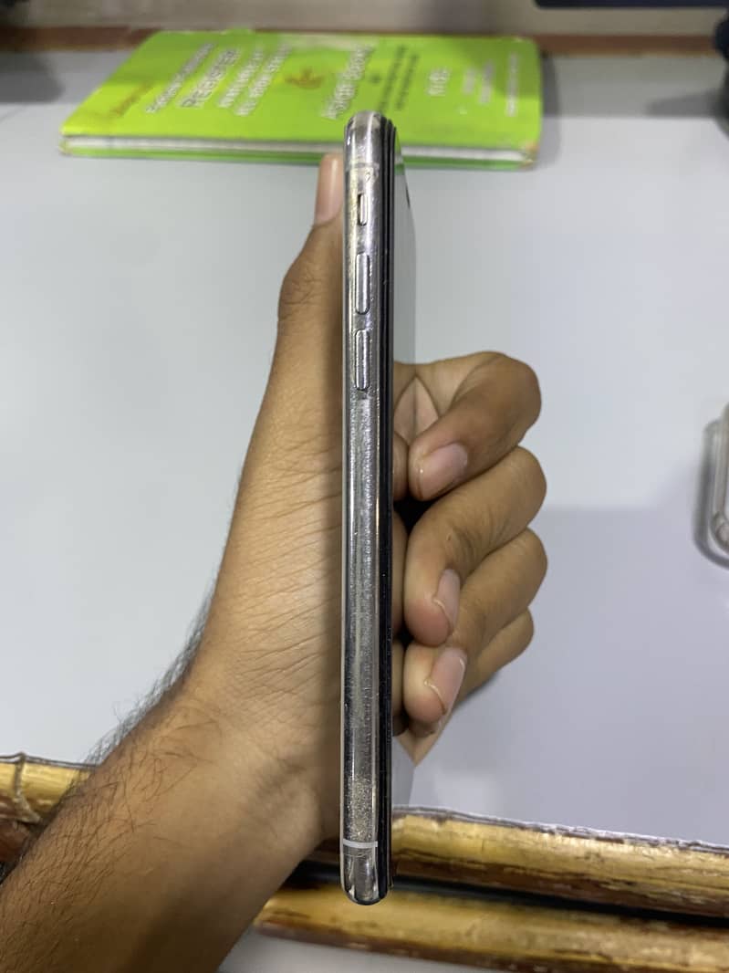 Apple iPhone X 4