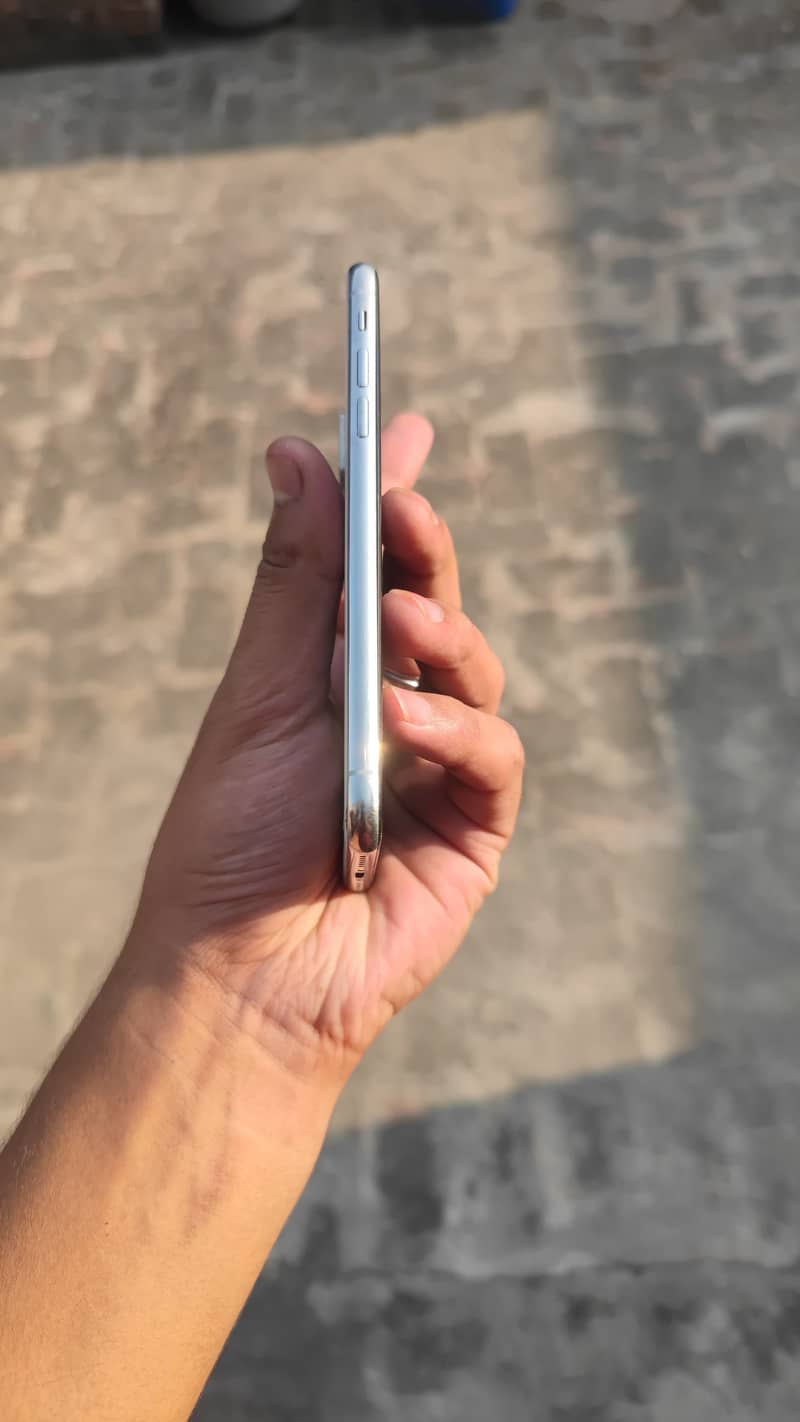 Apple iPhone X 5