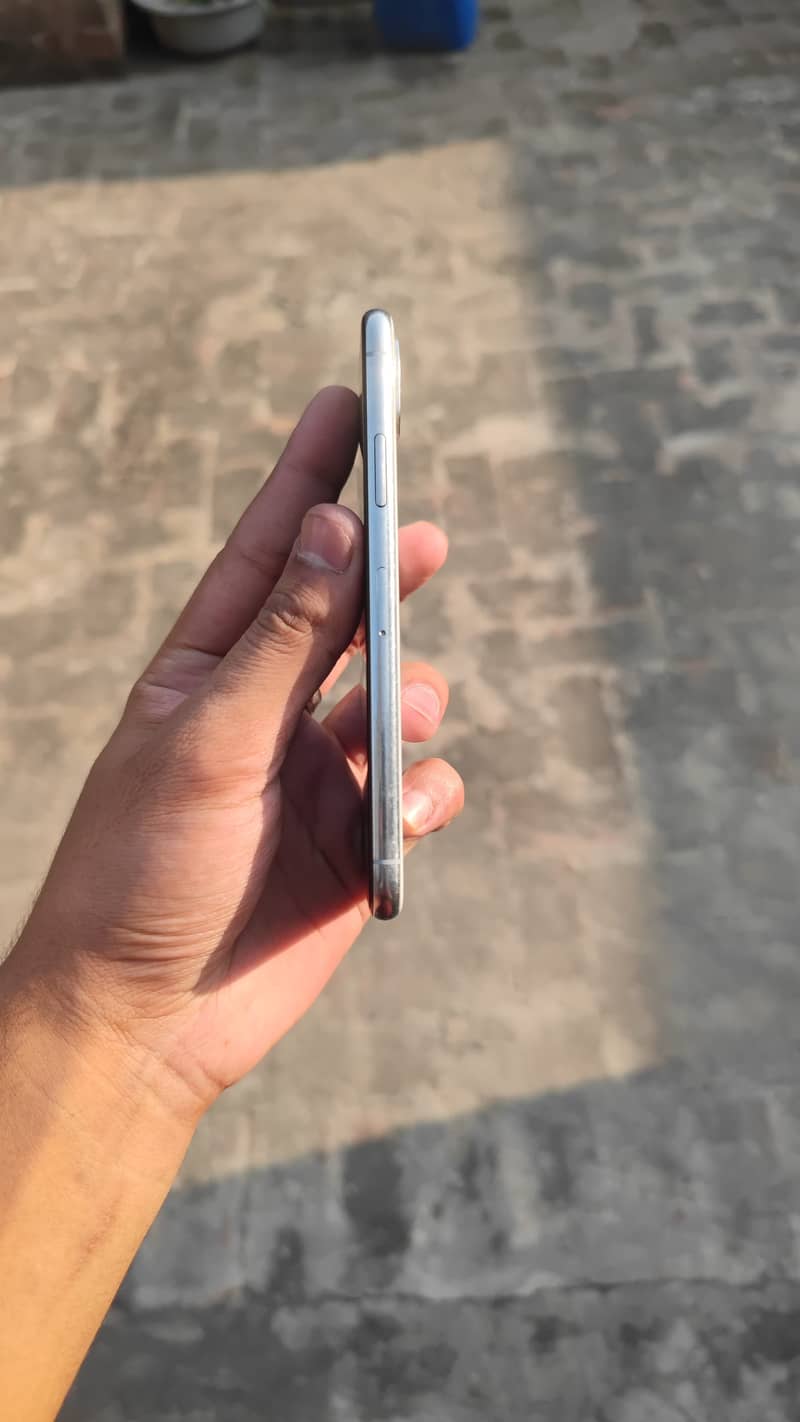 Apple iPhone X 6