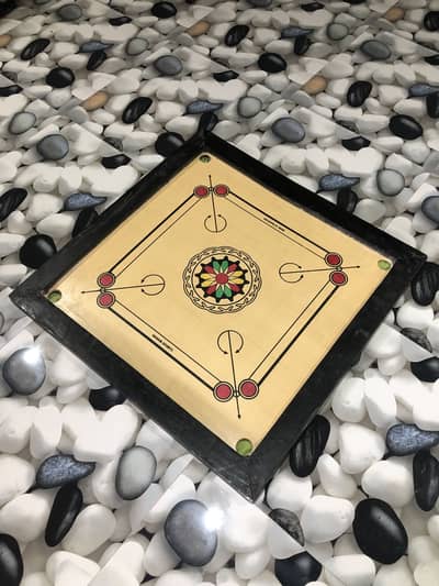 Carrom board