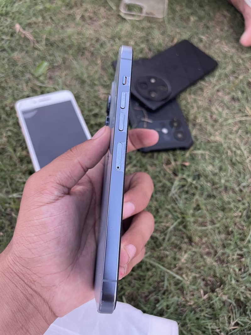 Apple iPhone 13 Pro Max 2