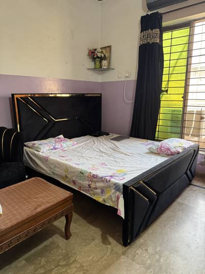 Poosish Bed Set