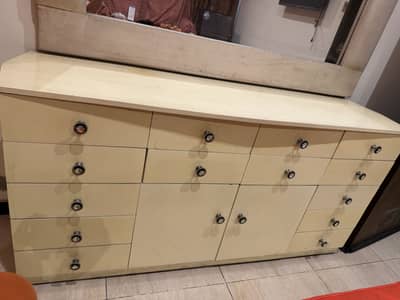 Vanity table