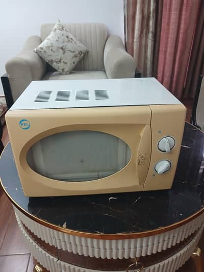 Microwave Oven. .